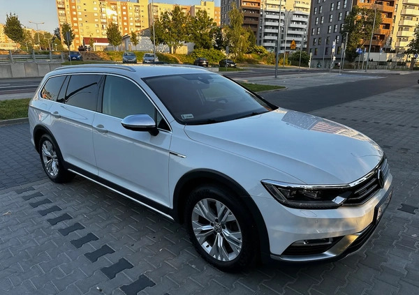 Volkswagen Passat cena 97500 przebieg: 150000, rok produkcji 2016 z Katowice małe 466